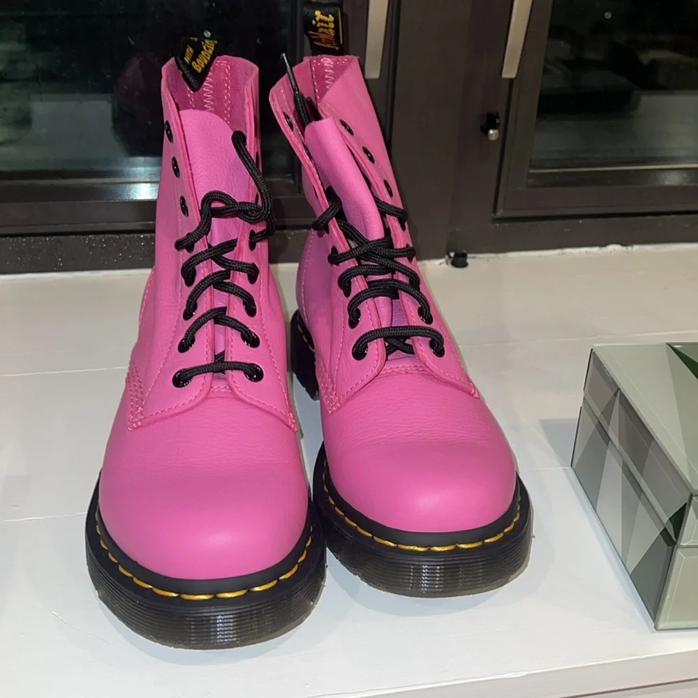 ❗️NWT  women’s DOC MARTEN boots ❗️ - Picture 4 of 9
